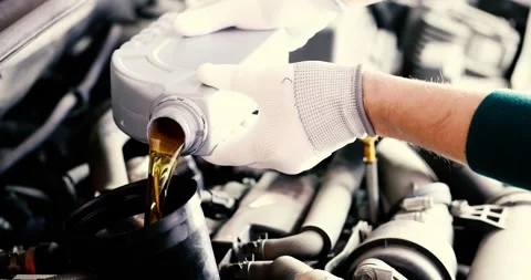 Understanding the Engine Oil Change Process in the Essential Automotive 스톡 동영상 297270031