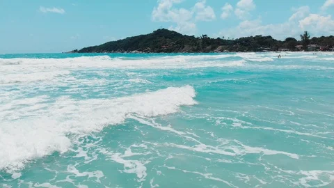 Undertow pulling the ocean back out from the beach Stockbeeldmateriaal 111644196
