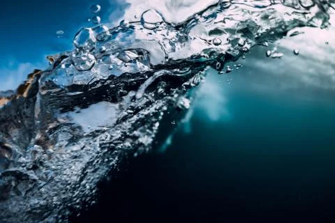 Underwater blue texture in ocean. Bubbles and wave in tropical sea. 스톡 사진