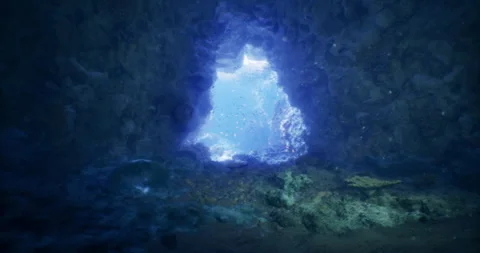 Underwater cave view with sunlight streaming through rocky formations Vídeos de archivo 316212558