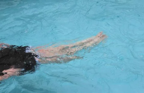 Underwater legs in pool Stock-Fotos