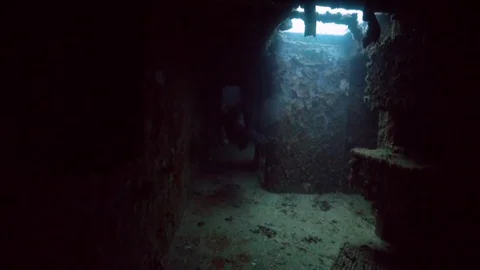 Underwater POV exploring inside the USS Spiegel Grove wreck 스톡 동영상 80438900
