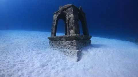 Underwater ruin smooth tracking Stock Footage 50553237