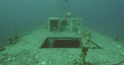 Underwater ship wreck divers 4K 스톡 동영상 50286286