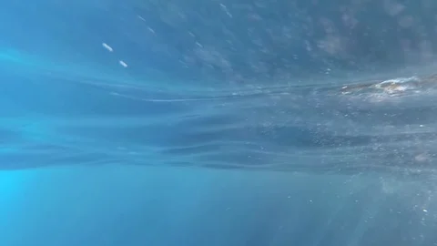 Underwater shooting. The sun's rays break through the surface of the water. Vídeos de archivo 126789539