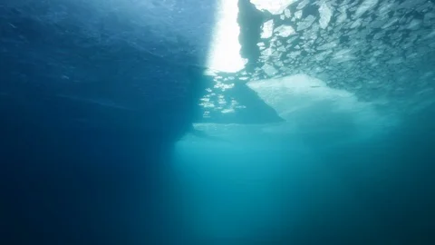Underwater shot of the sun shining through the ice floe, Arctic Ocean Video stock 100901668