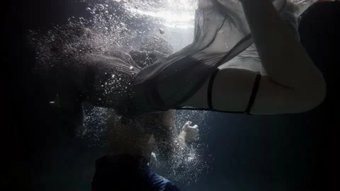 couples kissing underwater tumblr