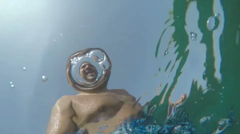 Underwater slowmotion view of a man through water surface 库存影片 68016611