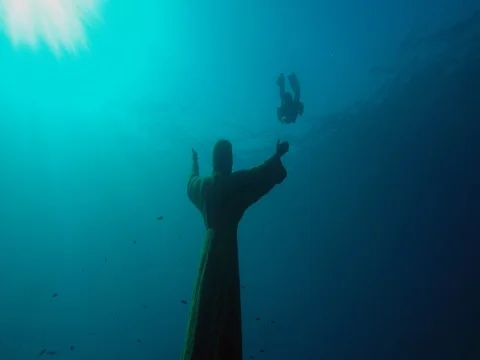 Underwater Statue: Jesus Stockbeeldmateriaal 76036199