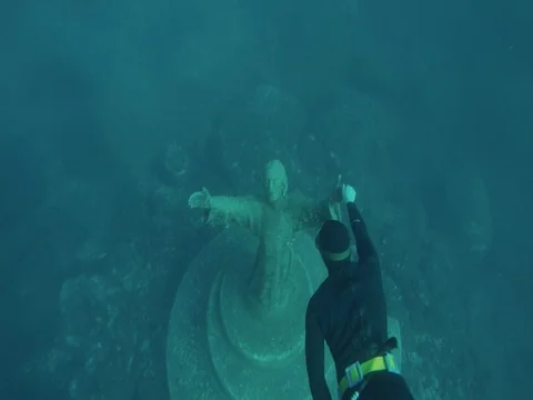Underwater Statue: Jesus Stockbeeldmateriaal 76036294