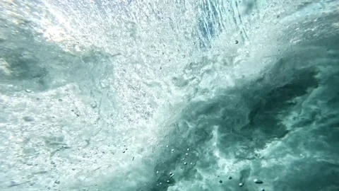 Underwater view of clear ocean wave breaking. spinning vortex. powerful nature Video stock 284895739