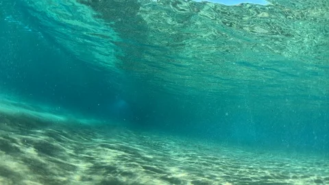 Underwater view of wave passing by 動画素材 127223041