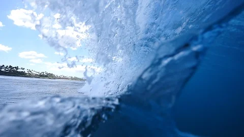 Underwater wave barrel 스톡 동영상 92757361