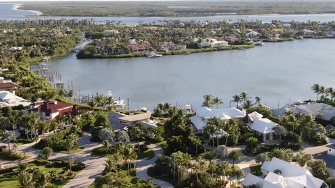 Undeveloped barrier island across a lagoon on Hutchinson Island Florida 库存影片 100283980