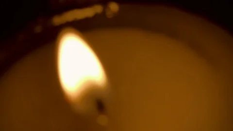 Unfocused candle flame closeup Stockbeeldmateriaal 122516718