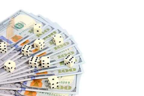 An unfolded stack of hundred-dollar bills and scattered cubes Stockfoto's