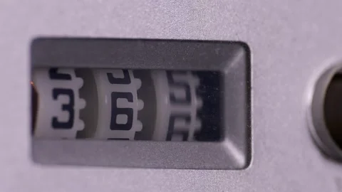 Ungraded: Mechanical Digital Counter Quickly Reads Values in Reverse Order Stockbeeldmateriaal 157948001