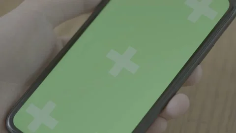 Ungraded_IPhone Closeup GreenScreen 動画素材 135776583