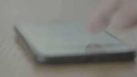 Ungraded_Scrolling Down IPhone Vídeos de archivo 135777663