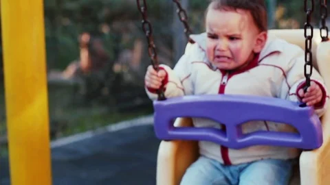Unhappy child in swing 動画素材 72188891
