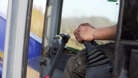 Unidentified driver is controlling excavator using two gear levers Видео 116916976