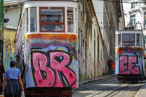 Unidentified people ascends while elevator crosses in Lisbon Stock-Fotos