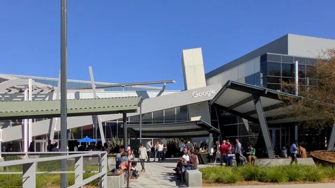 Unidentified people at the Googleplex, the headquarters of Google 스톡 동영상 104282348