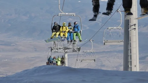 Unidentified skiers at Bansko Ski Resort - Bulgaria 스톡 동영상 109052653