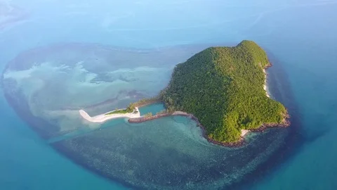 Uninhabited island Video stock 78108413