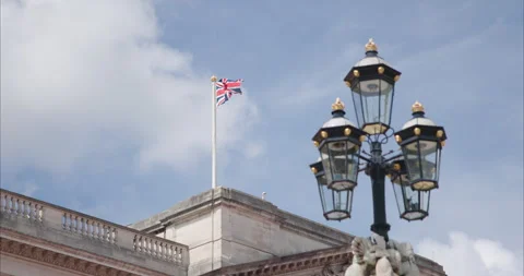 Union Jack Above Buckingham Palace, London, UK Vídeo Stock 288093863