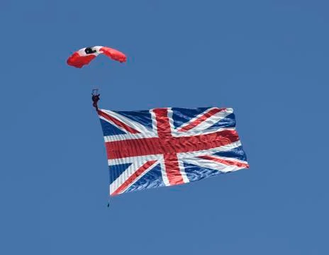 Union Jack flag being parachuted Stock-Fotos