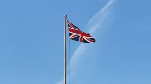 Union Jack Flag Flying in Warwick, England, UK Vídeos de archivo 346928488