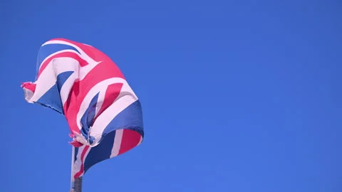 Union Jack seen on flag pole Stock-Footage 305395583