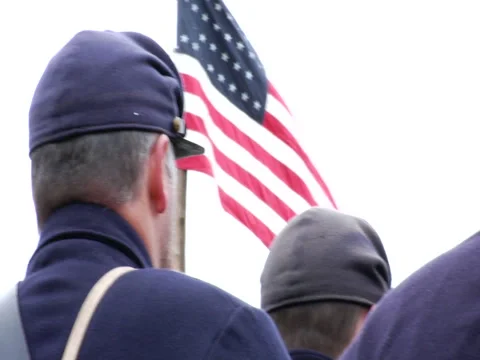 Union soldiers with flag Stock Footage 39974901