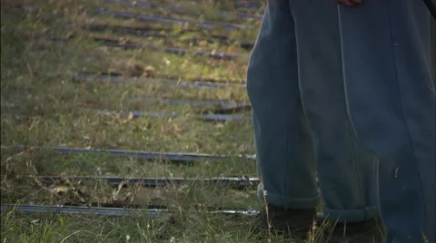 Union Soldiers picking up guns Stock Footage 40478637