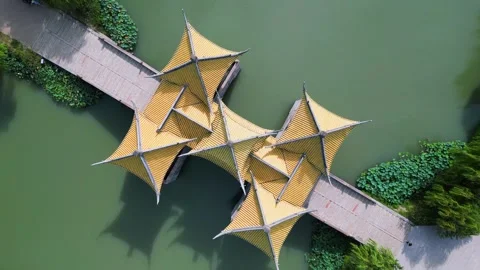 Unique Architectural Landscape of Five Pavilion Bridge in Yangzhou, Jiangsu Vidéo 347630878