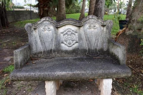 Unique carved limestone bench Spring Garden Point park Miami Florida Foto stock