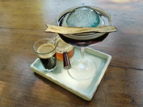 A unique cocktail, artistic composition with a creative touch, served on wo.. Stock Photos