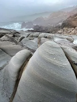 Unique geological formations of smooth, layered rocks along the coastline a.. Foto stock