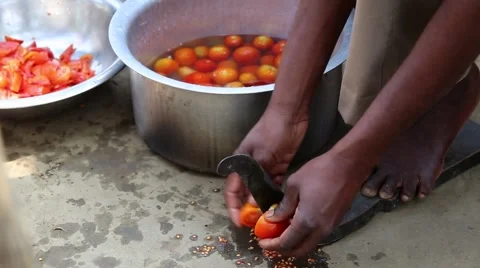 Unique Indian way of cutting tomatoes Stock Footage 65787850