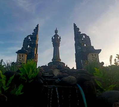 A unique low-angle view of the Bajra Sandhi Monument in Bali, Indonesia 스톡 사진