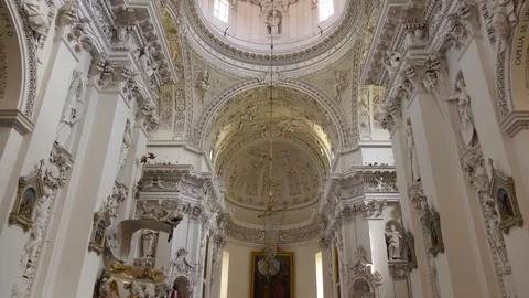 Unique reliefs interior of Peter and Paul Cathedral in Vilnius steadicam Vídeo Stock 106490483