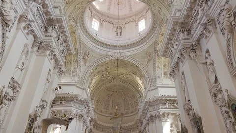 Unique reliefs interior of Peter and Paul Cathedral in Vilnius steadicam Vídeo Stock 106491009