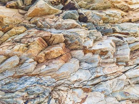 Unique rock formations display a blend of earthy tones and textures under bri Foto stock