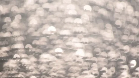 Unique shining sparkles on the water surface in slow motion. Vídeos de archivo 71502321
