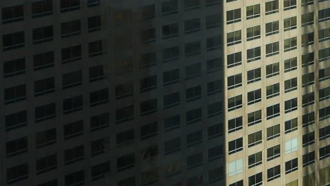Unique Timelapse Shadows Move Across Skyscraper Vidéo 172086882