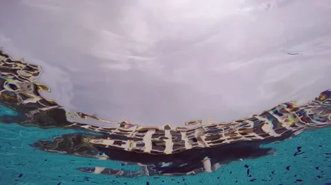 Unique view of a kid and a man swimming at swimming pool Vidéo 65235477