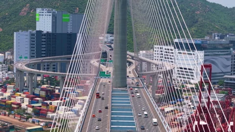 A unique view of traffic on a large suspension bridge. Video stock 333375264