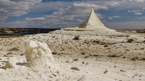 Unique white pyramid rock on the chalky plain of Aktolagay slider 4K 動画素材 82413301
