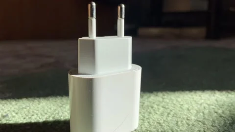 The unit is from the charger. Video stock 218603048